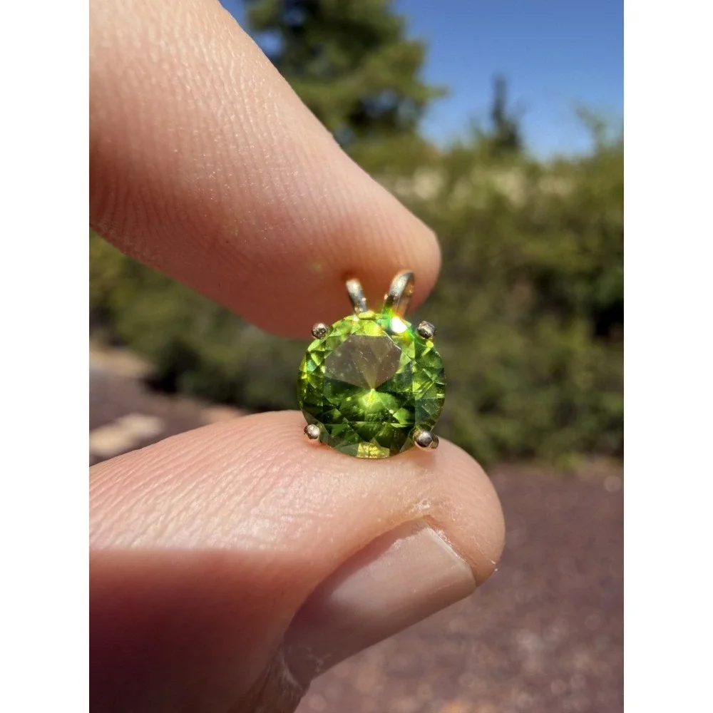 Vintage 14k Solid Yellow Gold Natural 8mm Round Faceted Peridot Pendant Necklace